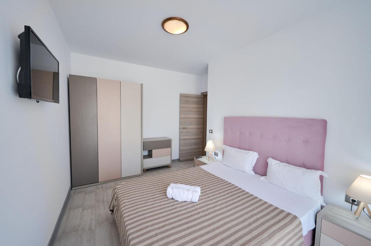 Beachfront 1BR apartment Alezzi Resort Spa n Pools Mamaia Exterior foto