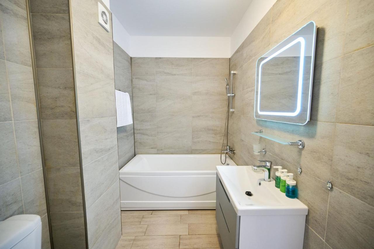Beachfront 1BR apartment Alezzi Resort Spa n Pools Mamaia Exterior foto