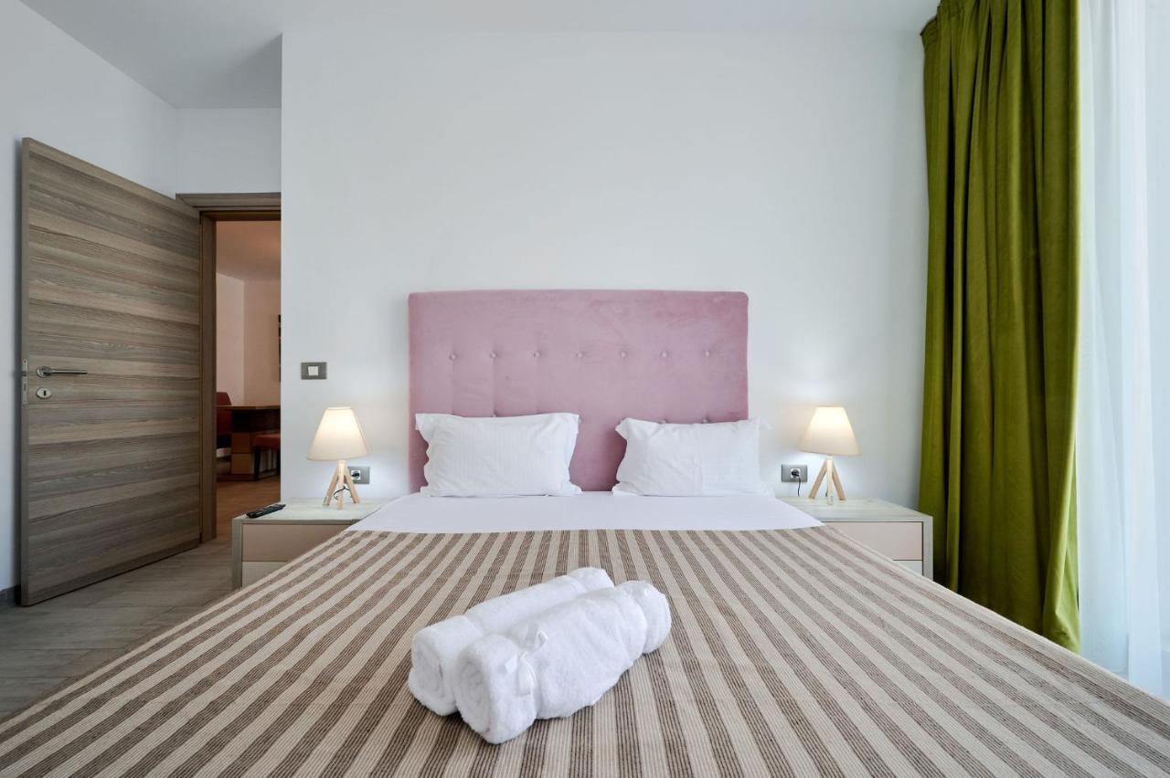 Beachfront 1BR apartment Alezzi Resort Spa n Pools Mamaia Exterior foto