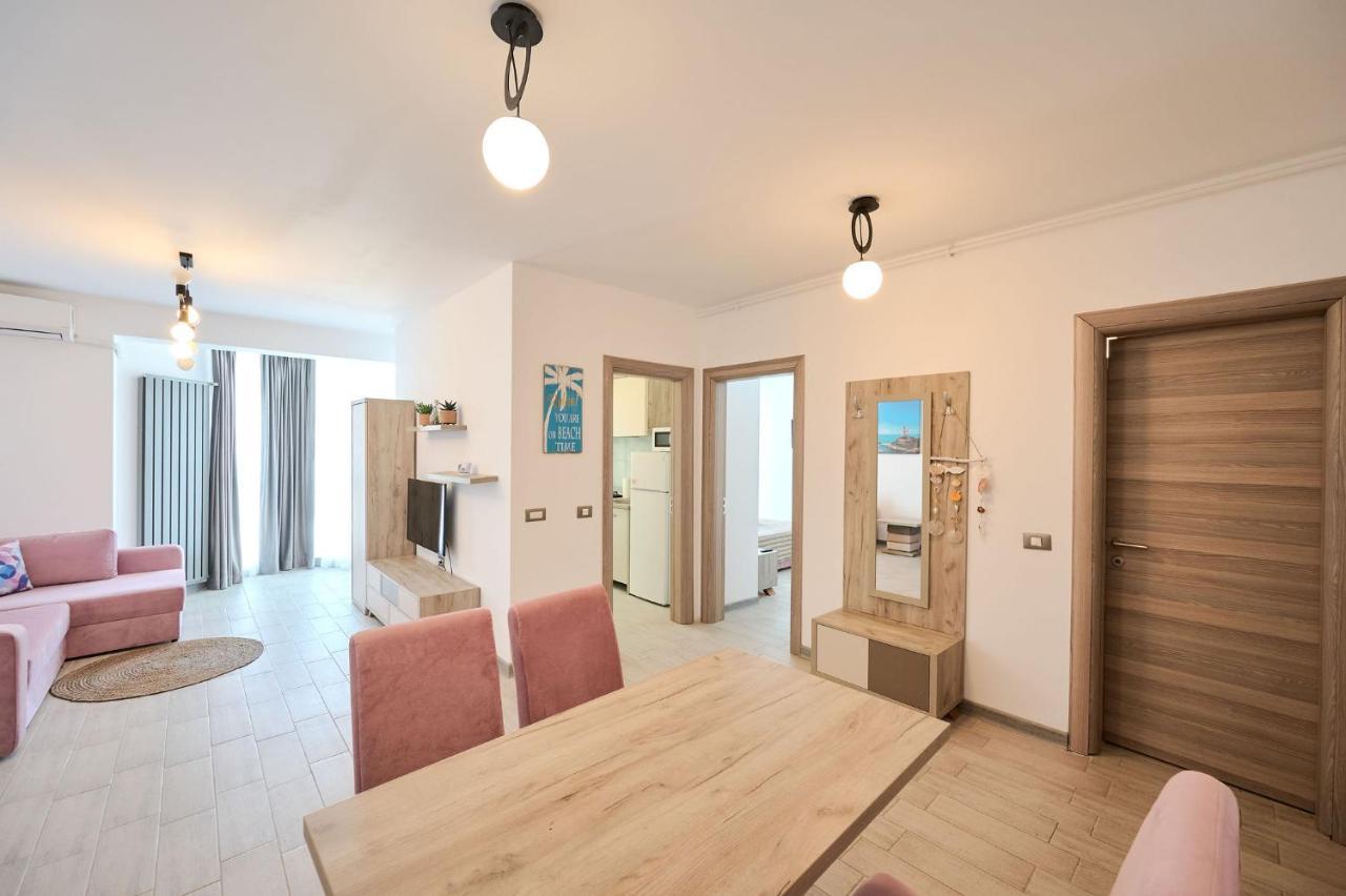 Beachfront 1BR apartment Alezzi Resort Spa n Pools Mamaia Exterior foto