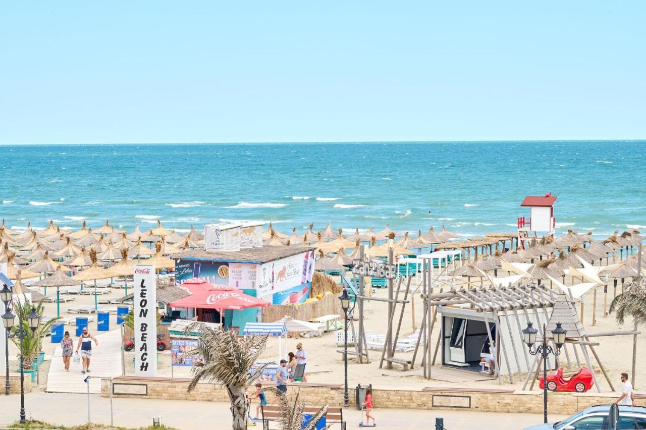 Beachfront 1BR apartment Alezzi Resort Spa n Pools Mamaia Exterior foto